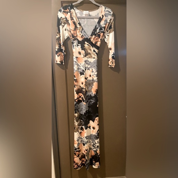 3/4 Length Sleeve Floral Maxi Dress - Picture 1 of 2